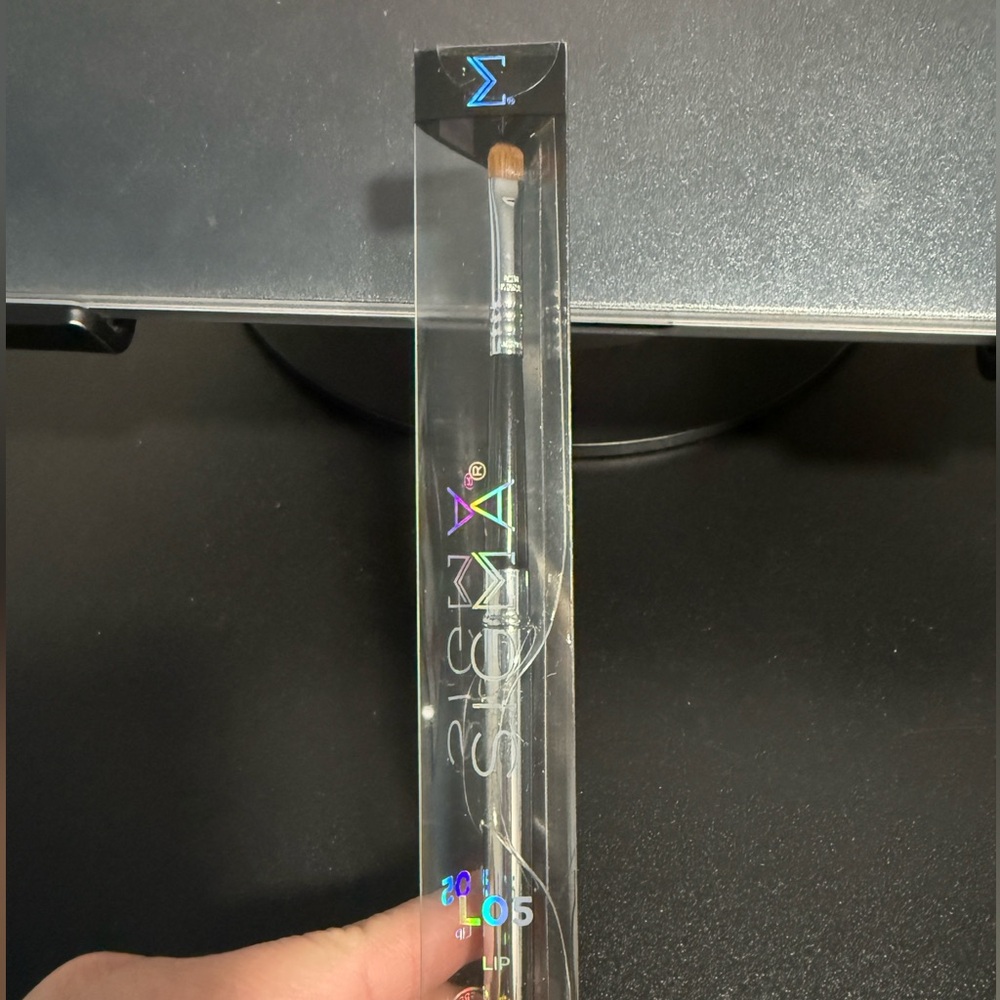 Brand New Sigma Beauty L05 Lip Brush